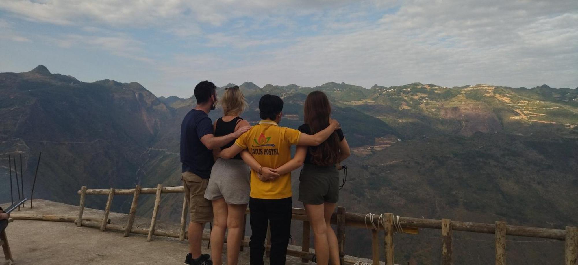 Ha Giang Lotus Hostel Motorbikes Tours Luaran gambar